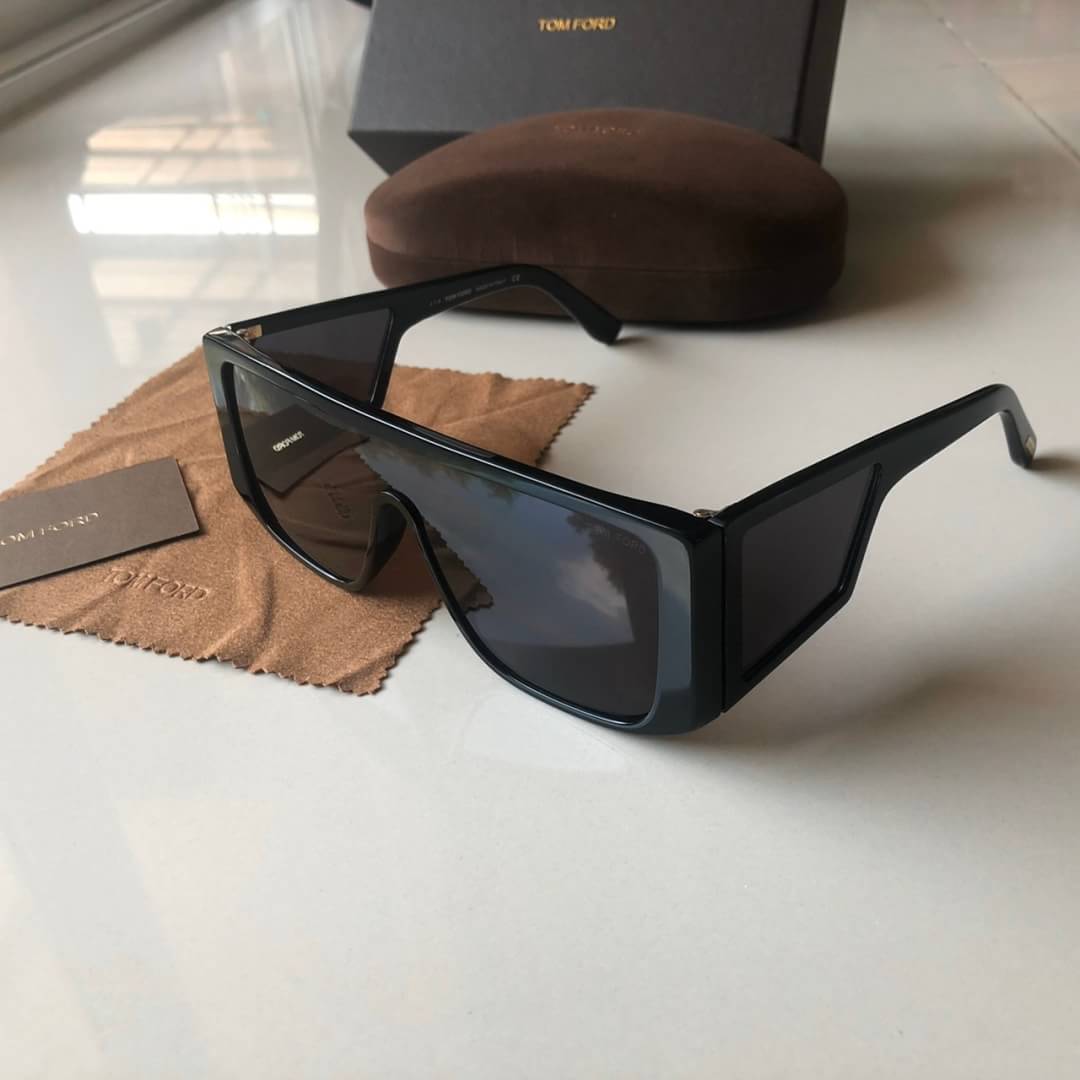 #olstomglasses Tom ford ใหม่ แบบคุณชมพู งานแฟชั่น 👍🏼👍🏼👍🏼 งานเกรด Hi end ปั้มโลโก้ทุกจุด เทียบแท้1:1 Sz.145 mm Col. พร้อมส่งครบ 3 สีครับ อุปกรณ์ครบเซทใหญ่ตามแบรนด์ : Full set ✅รับประกันความพอใจ👍