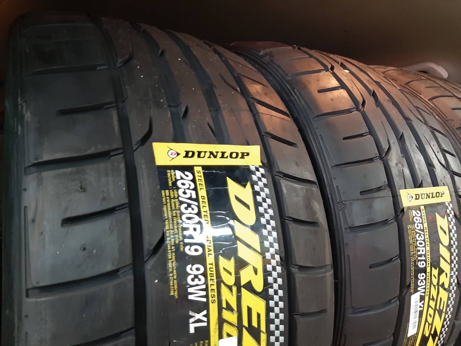 ยาง DUNLOP DZ102 ขนาด 265/30R19