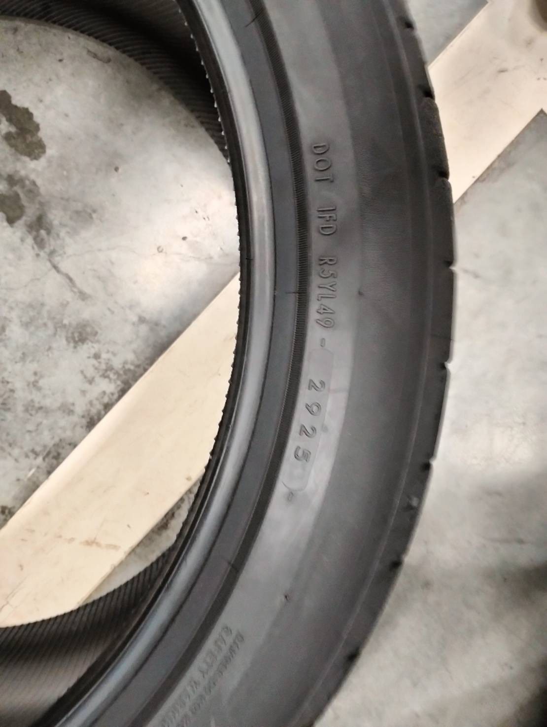 ยาง YOKOHAMA ADVAN SPORT V107 ขนาด 225/40-19ราคาพิเศษ สั่งได้