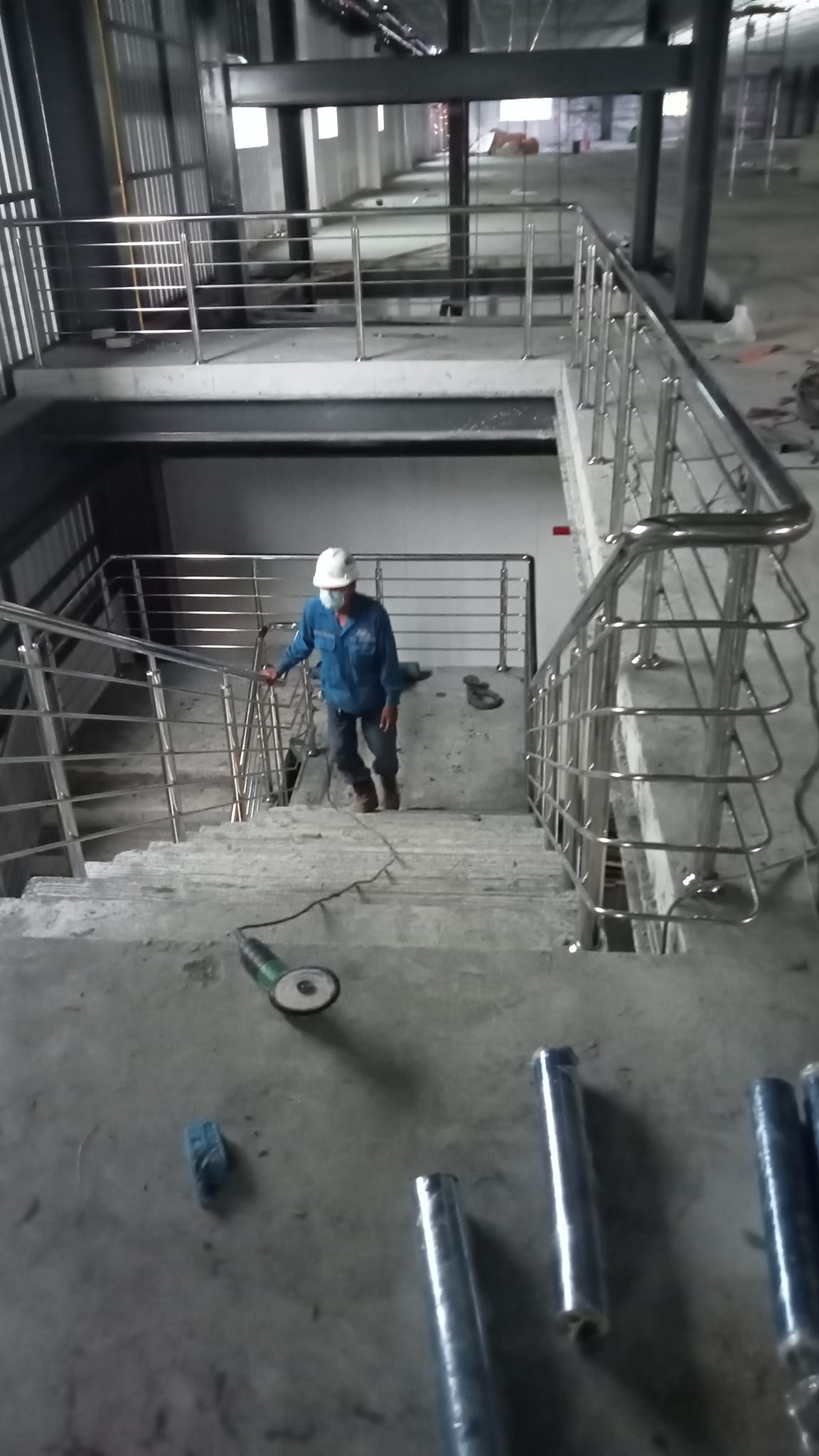 ราวบันไดสแตนเลสโรงงาน 304 งานร้อยเปอร์เซ็น