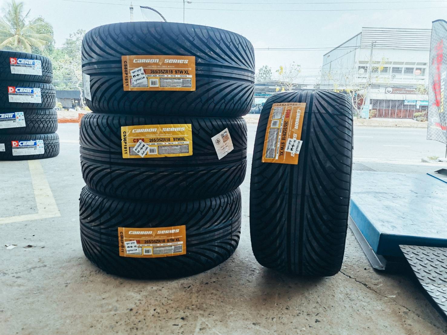ยาง CARBON CS86 ขนาด 265/35-18 ปี 21