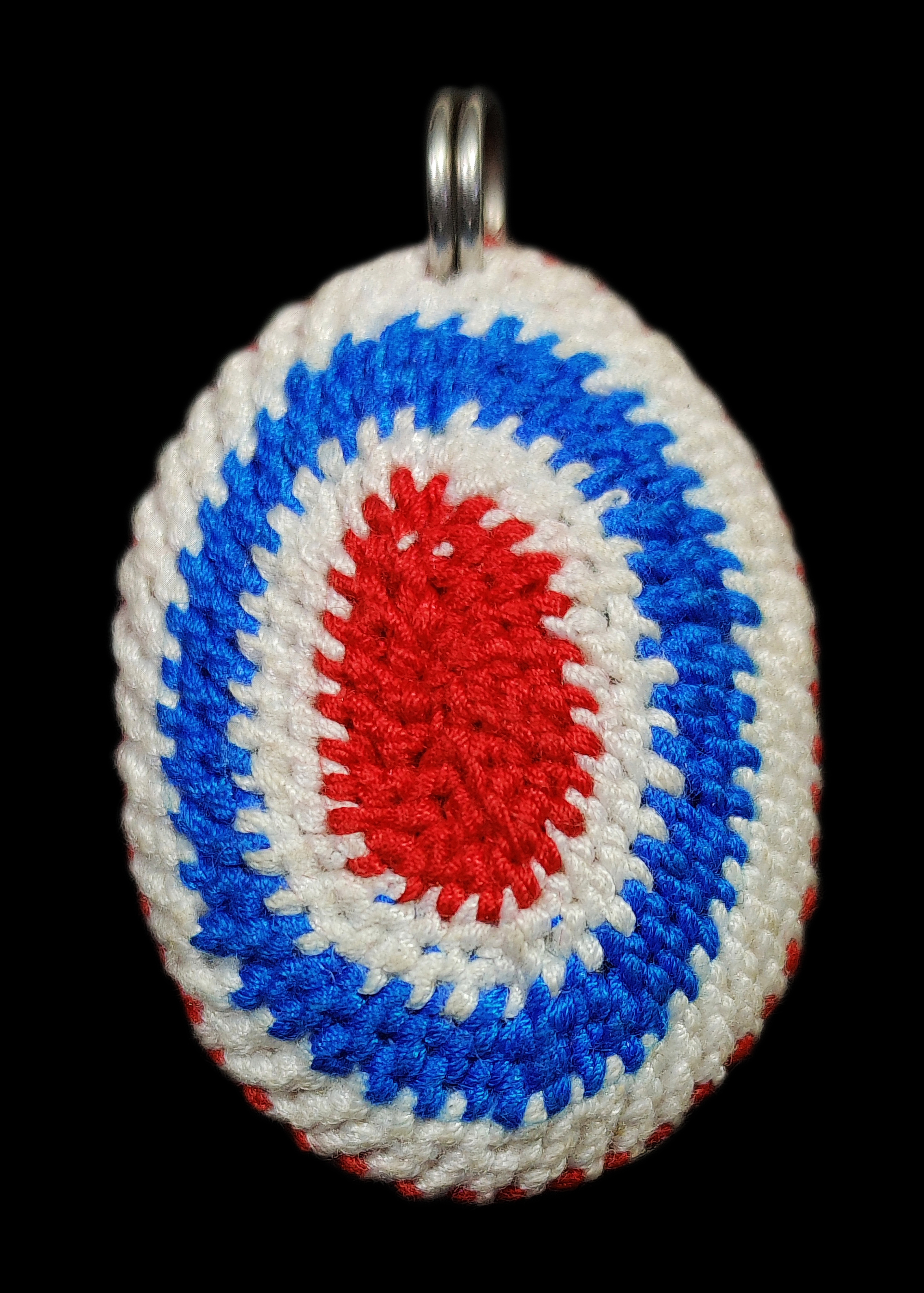 เบี้ยแก้ หลวงปู่เจือ ปิยสีโล วัดกลางบางแก้ว ถักเชือกลายสีธงชาติ แบบหูเดี่ยว บูชาจากวัดโดยตรง สภาพสวยเก่าเก็บอย่างดี