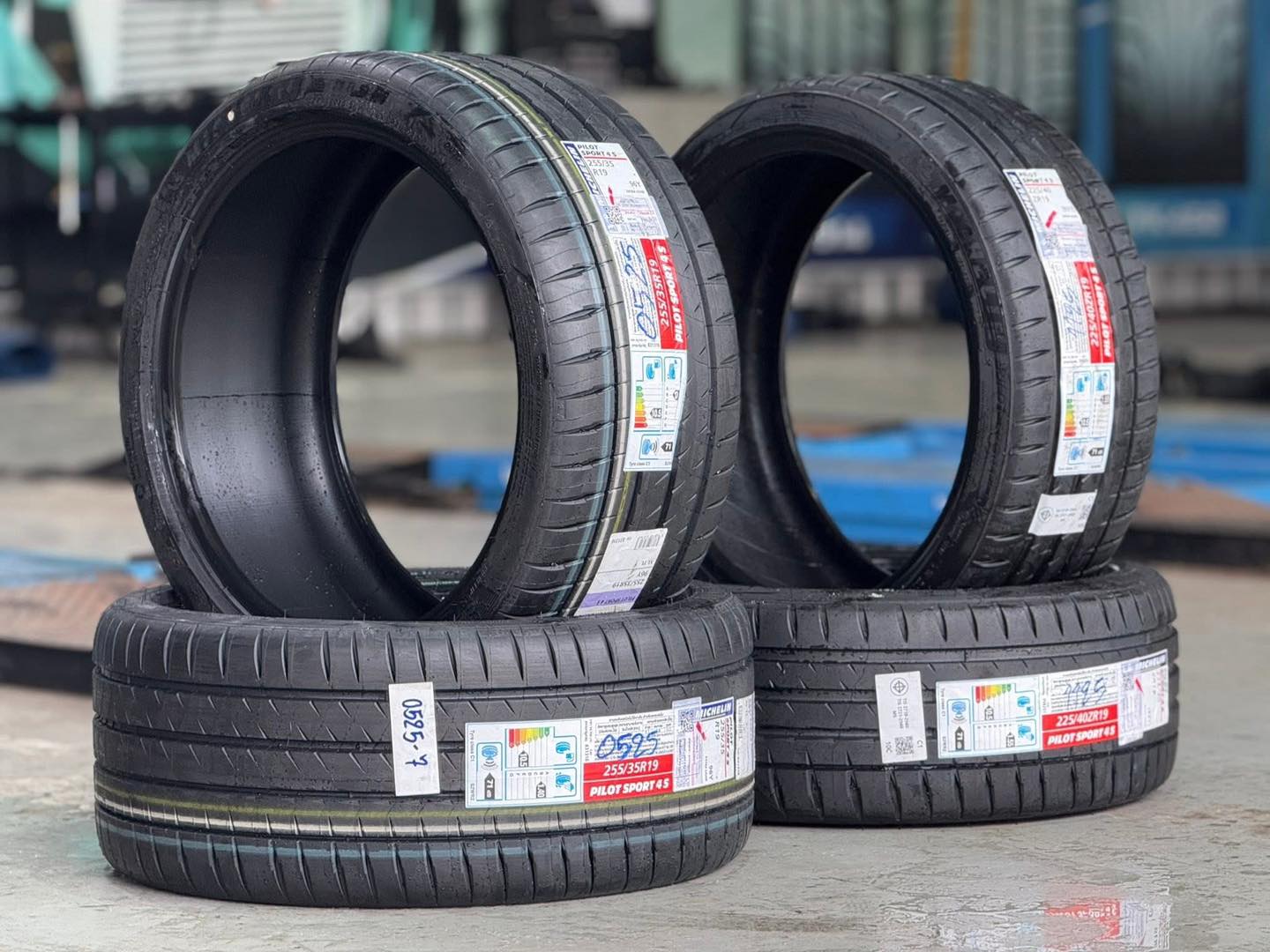 ยาง MICHELIN PILOT SPORT 4S ขนาด 295/35-21ราคาพิเศษ สั่งได้