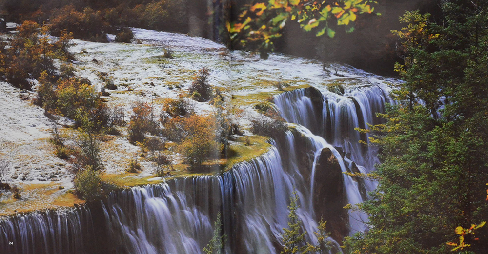 CREAM OF JIUZHAIGOU VALLEY AND HUANGLONG IN FOUR SEASONS (2 ภาษา)