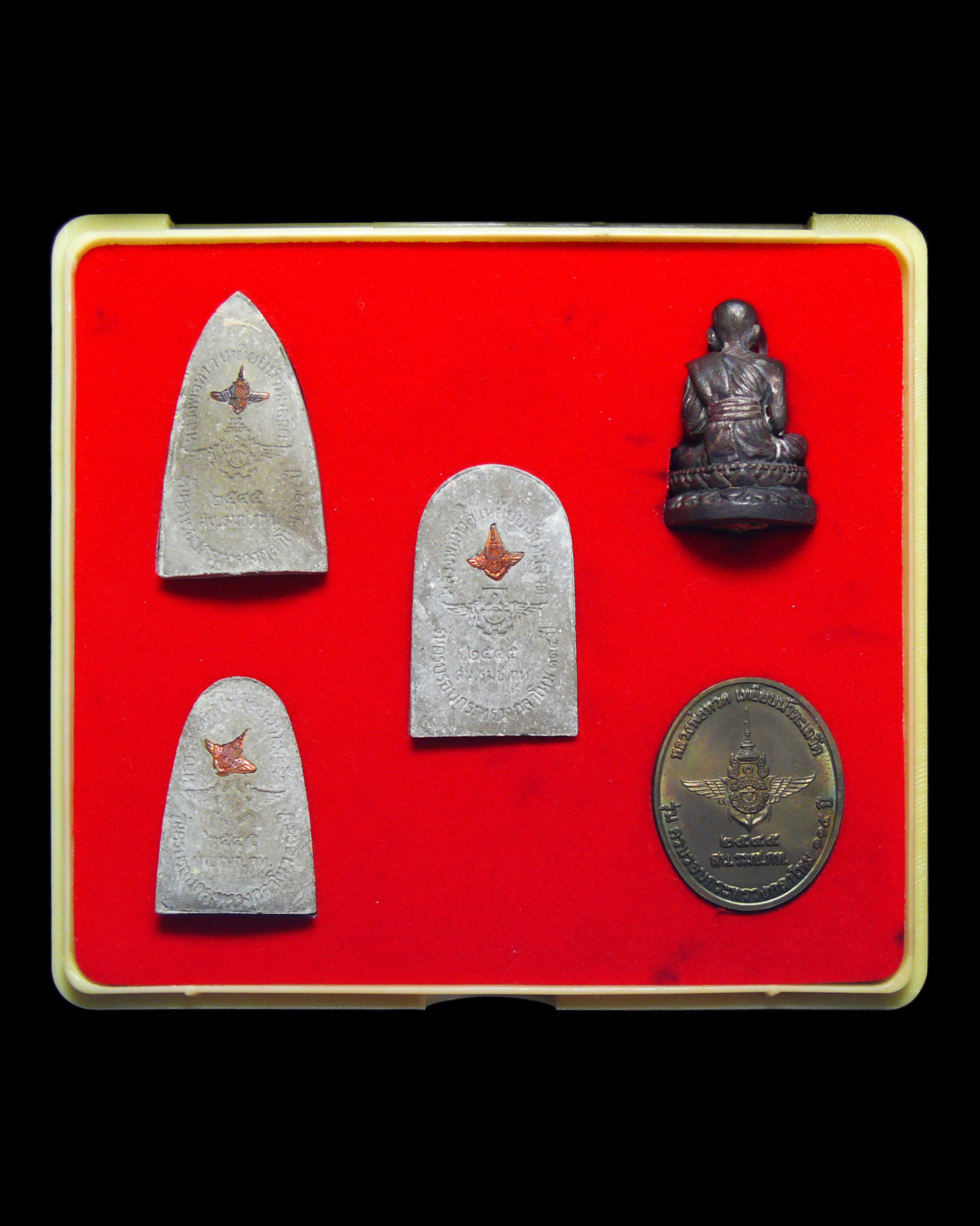 หลวงปู่ทวด รุ่นครบรอบกระทรวงกลาโหม 115ปี ปลุกเสกวัดพะโค๊ะ และบนเรือรบหลวงกลางทะเล จ.สงขลา ปี2545 พระสภาพสวยทุกองค์ พร้อมกล่องเดิมๆ