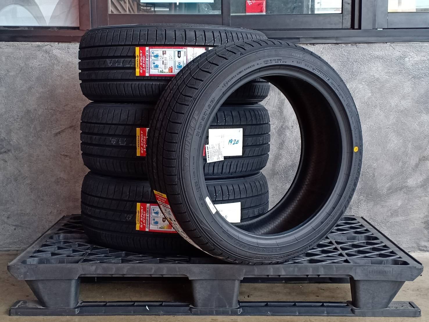 ยาง DUNLOP SP SPORT LM705 ขนาด 225/45R18