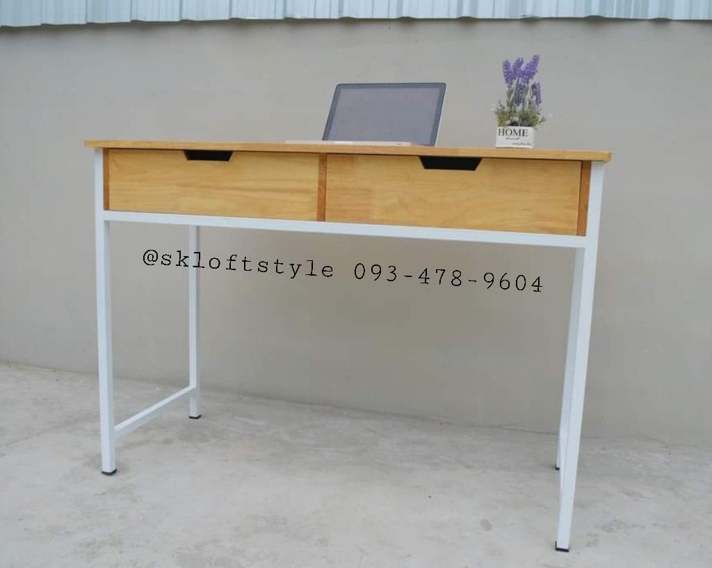 โต๊ะทำงานพร้อมลิ้นชัก