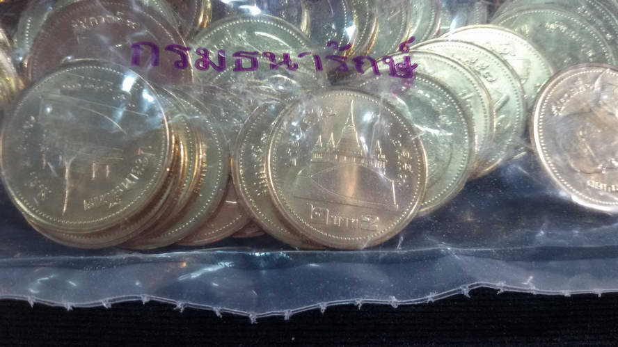 ยกถุง 100 เหรียญ 2 บาทสีเงินปี2557 สภาพUNC หายากลำดับ1