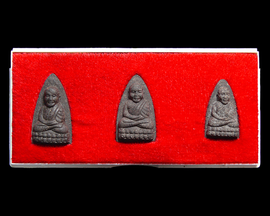 หลวงปู่ทวดเนื้อว่าน วัดช้างให้ รุ่นที่ระลึกปีกาญจนาภิเษก พร้อมกล่อง