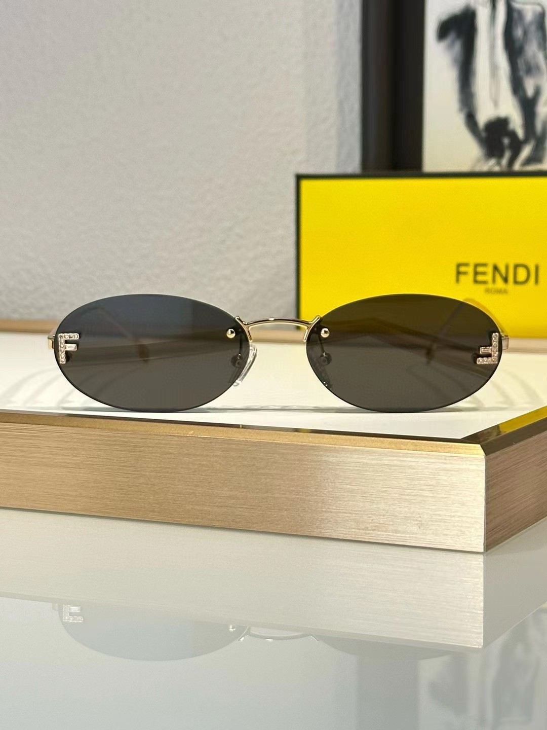 พร้อมส่ง แฟชั่นแว่นตากันแดด FENDI FF4075Us Sz.54-26-135 mm Col. Black gold Full box งานเกรดออริ ไม่ตกตา เซทเต็ม พรีเมี่ยม ***เช็คสีก่อนสั่ง สินค้ามีการเคลื่อนไหว ***ไม่รับจอง // โอน=ส่ง Kerry, flash, emsปณ, shp express ตัดยอด 13.00 น เพื่อทันรอบขนส่ง
