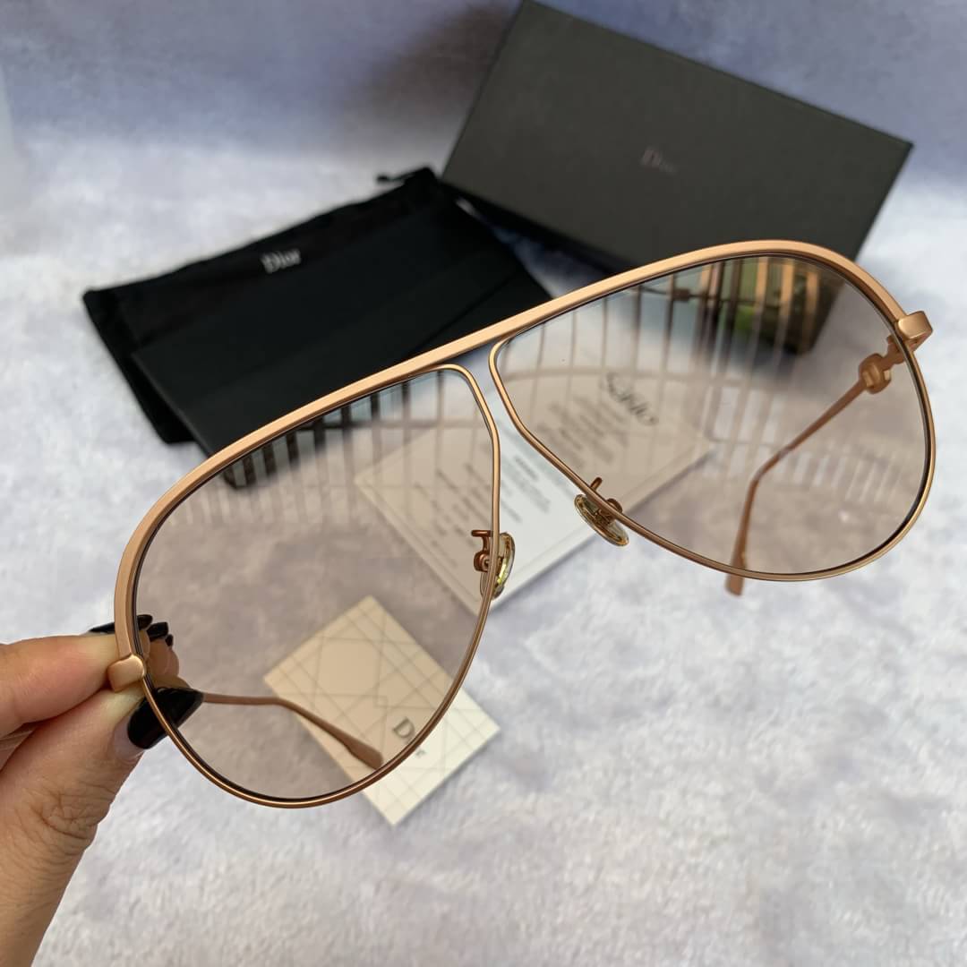 😍สีใหม่มาแล้วจร้า...รอกันเยอะ มา10ตัว😍 DIOR CAMP สีนี้ ของแท้ 😘 #olsdiorglasses งานเปะปังทุกจุด ถ่ายจากสินค้าจริง งานออริ เลนส์แท้ safilo lens สีนู้ด clears lens มาแรง ราคา 1700 บาท อุปกรณ์ครบเซทใหม่ตามแบรนด์ : Full set สีดำ