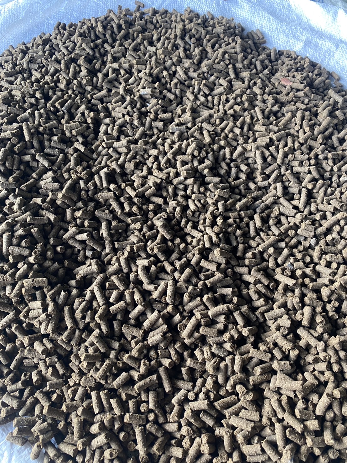 ปุ๋ยขี้วัวอัดเม็ดแท้ ปุ๋ยธรรมชาติ Organic Cow Manure Pellets