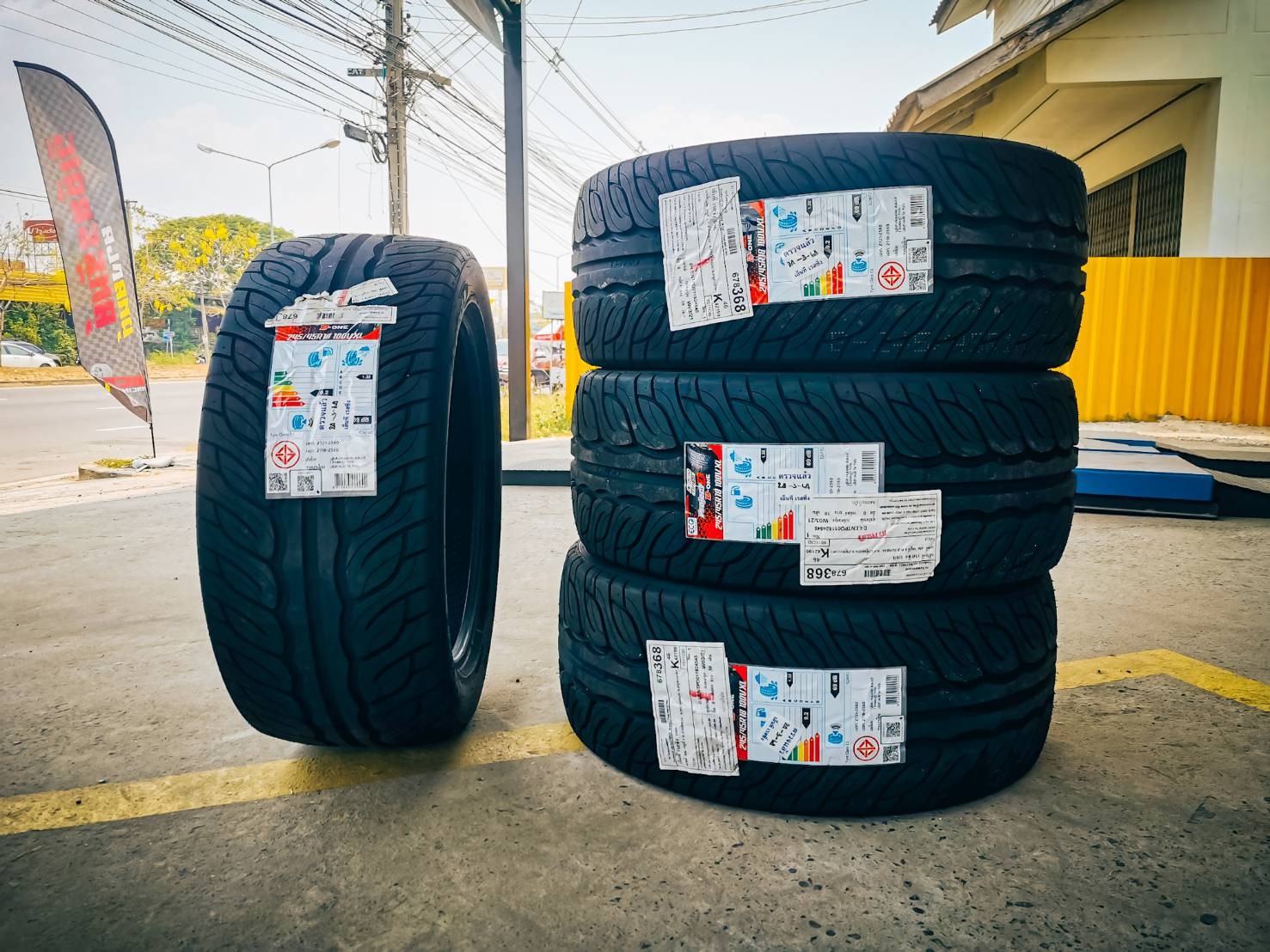 ยาง D-ONE LENSOTIRES ขนาด 245/45-18