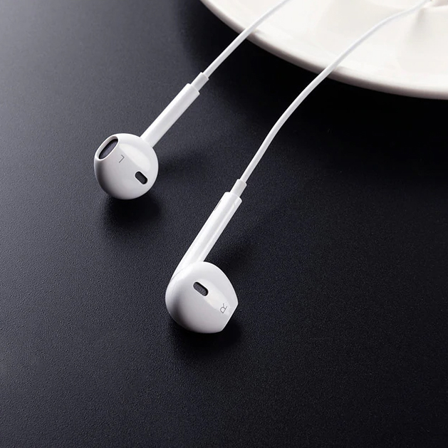 d-power หูฟัง รุ่น ip5/6 มีไมค์โครโฟนในตัว คุยโทรศัพท์ชัด รับสาย วางสาย เล่นเกมส์ได้ ประกัน 1 ปี