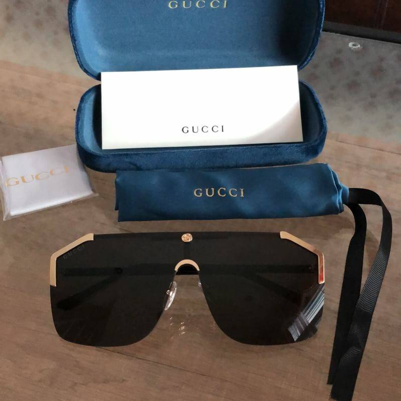 GUCCI GG0291 งานเกรด Hi end ปั้มโลโก้ทุกจุด เทียบแท้1:1 Sz.99-0-140 mm Col. Black&gold อุปกรณ์ครบเซทใหญ่ตามแบรนด์ : Full set ราคา 2100.- ✅รับประกันความพอใจ👍🏼 ***ถ่ายจากสินค้าจริง เกรด Hi end เท่านั้น (ไม่ขายมั่วเกรด) สอบถามเพิ่มเติม