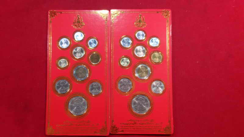 แผงเหรียญกษาปณ์ที่ระลึก ฉลองสิริราชสมบัติครบ 50 ปี กาญจนาภิเษก 2539 (แดง)แบบตั้ง