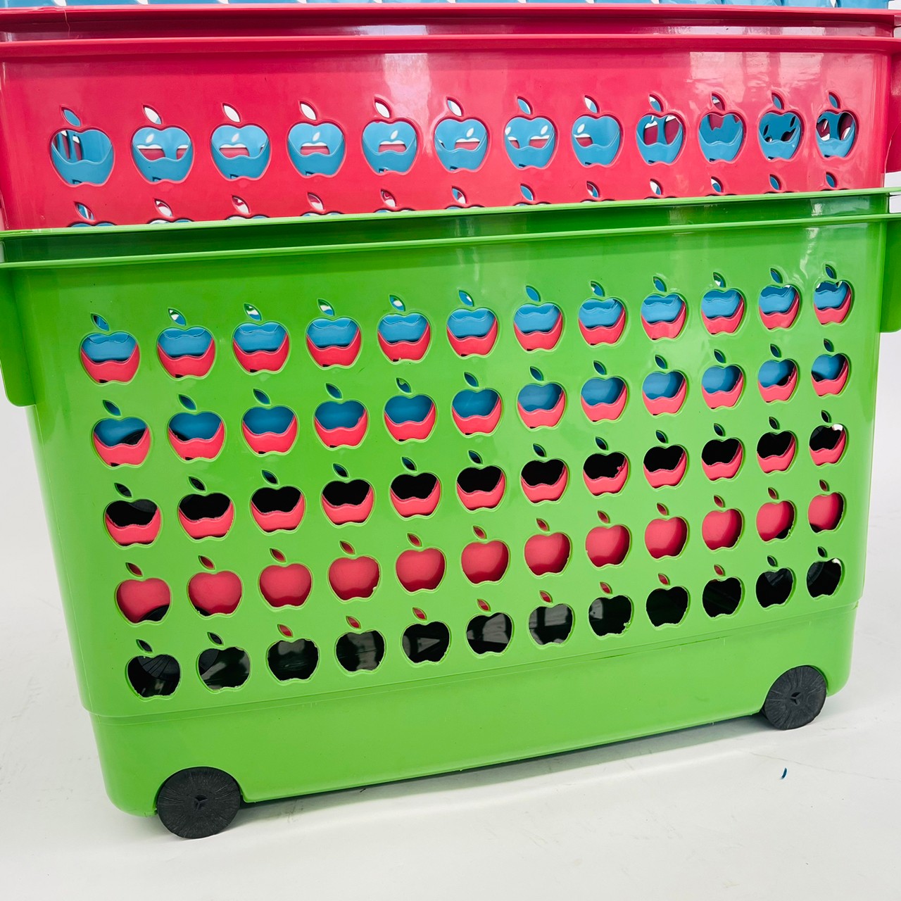 ชมพู ฟ้า เขียว