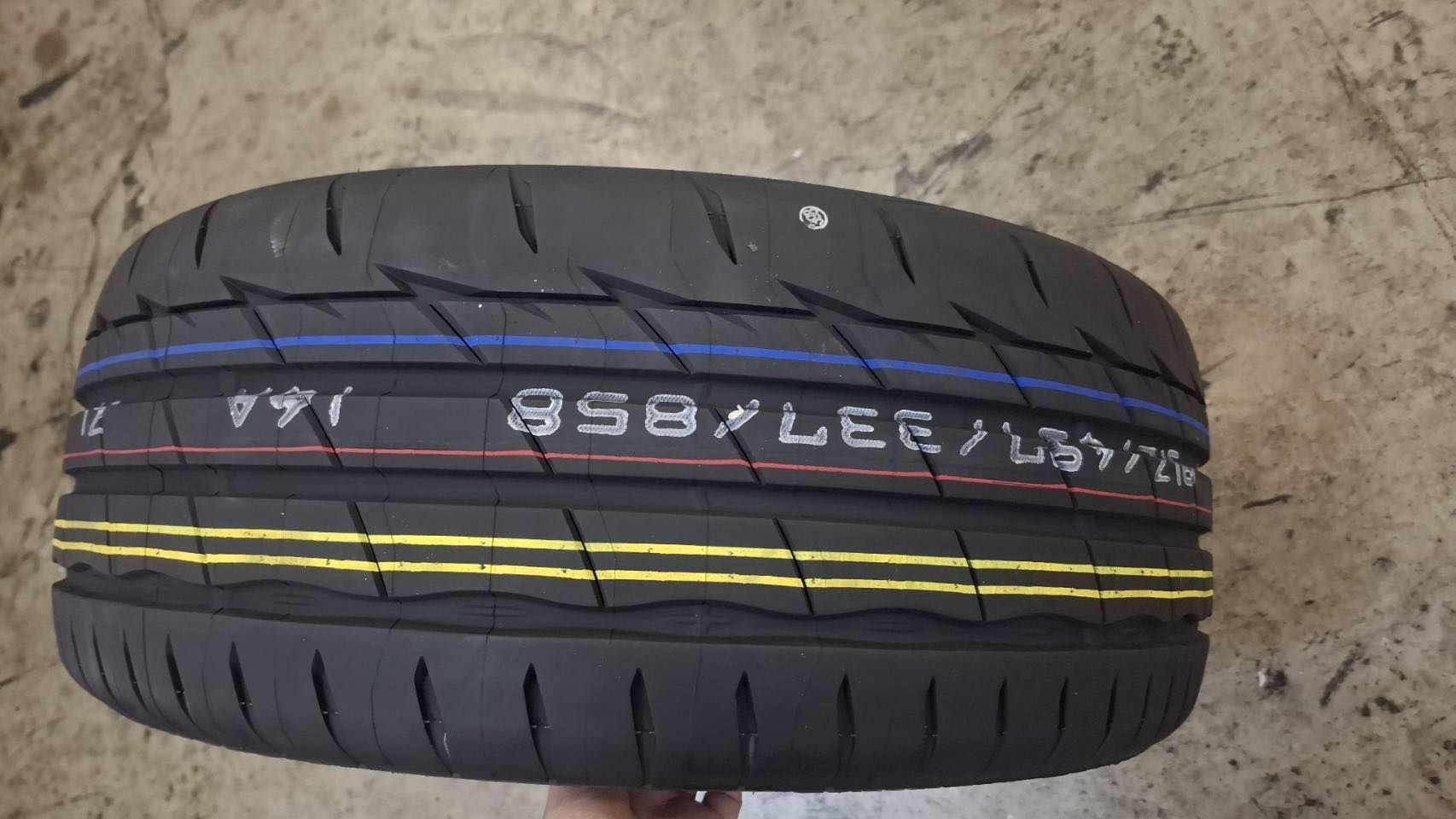ยาง BRIDGESTONE RE005 ขนาด 215/40-18 ราคาพิเศษ สั่งได้