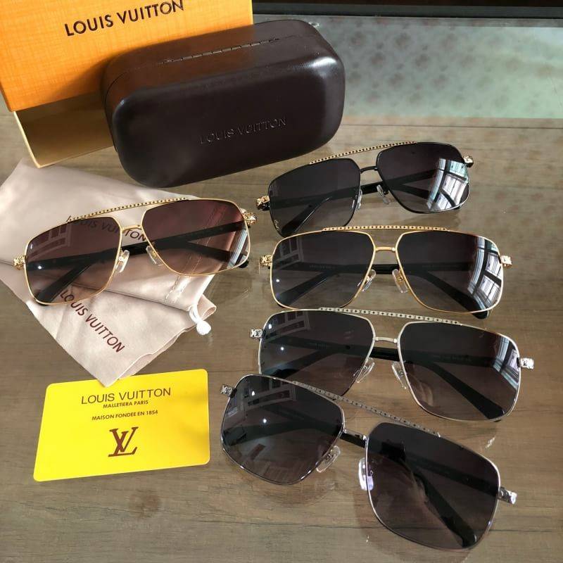 Louis vuitton มาใหม่จ้า😍 เลนส์พิเศษ ออกแดดเลนส์จะขึ้นลายหลุย งานเกรด Hi end ปั้มโลโก้ทุกจุด เทียบแท้1:1 Sz. 61-12-140 mm Col. พร้อมส่ง 5 สี ตามภาพเลย อุปกรณ์ครบเซทใหญ่ตามแบรนด์ : Full set ✅รับประกันความพอใจ👍🏼 ***ถ่ายจากสิน