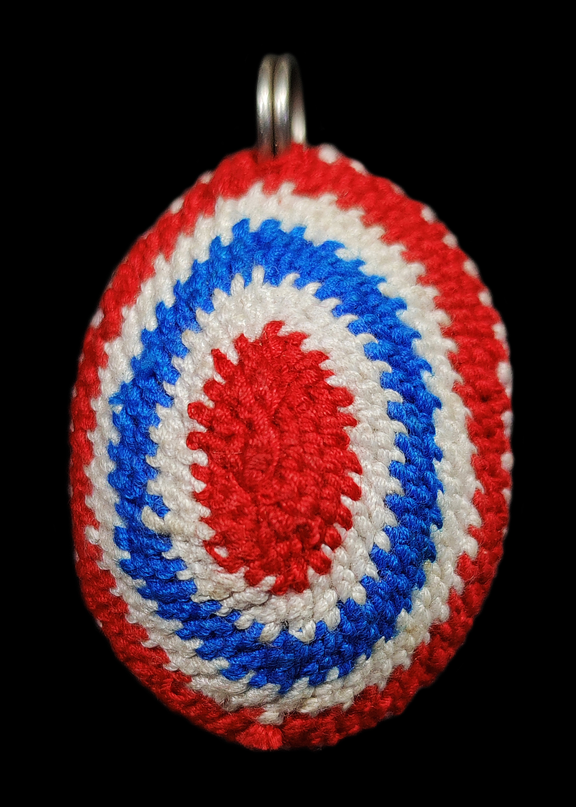 เบี้ยแก้ หลวงปู่เจือ ปิยสีโล วัดกลางบางแก้ว ถักเชือกลายสีธงชาติ แบบหูเดี่ยว บูชาจากวัดโดยตรง สภาพสวยเก่าเก็บอย่างดี