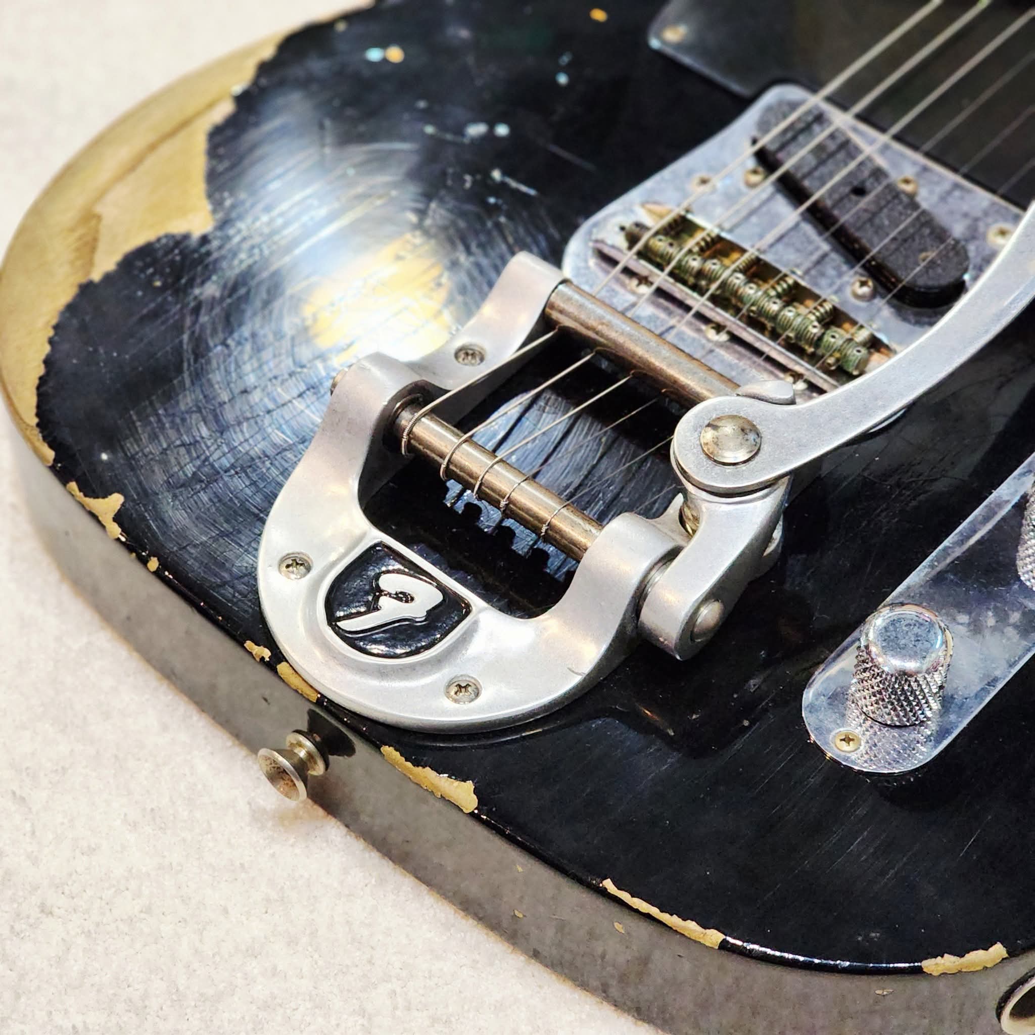 (USED) FENDER Custom Shop Limited Edition '50s Vibra Telecaster Heavy Relic - Aged Black Serial # CZ541777