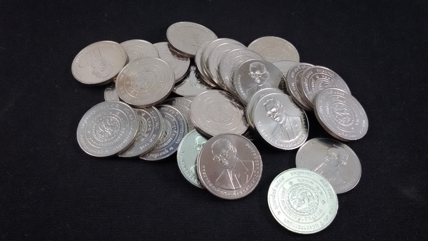 เหรียญ 20 บาท 72 ปี มหาวิทยาลัยเกษตรศาสตร์ 2558 UNC