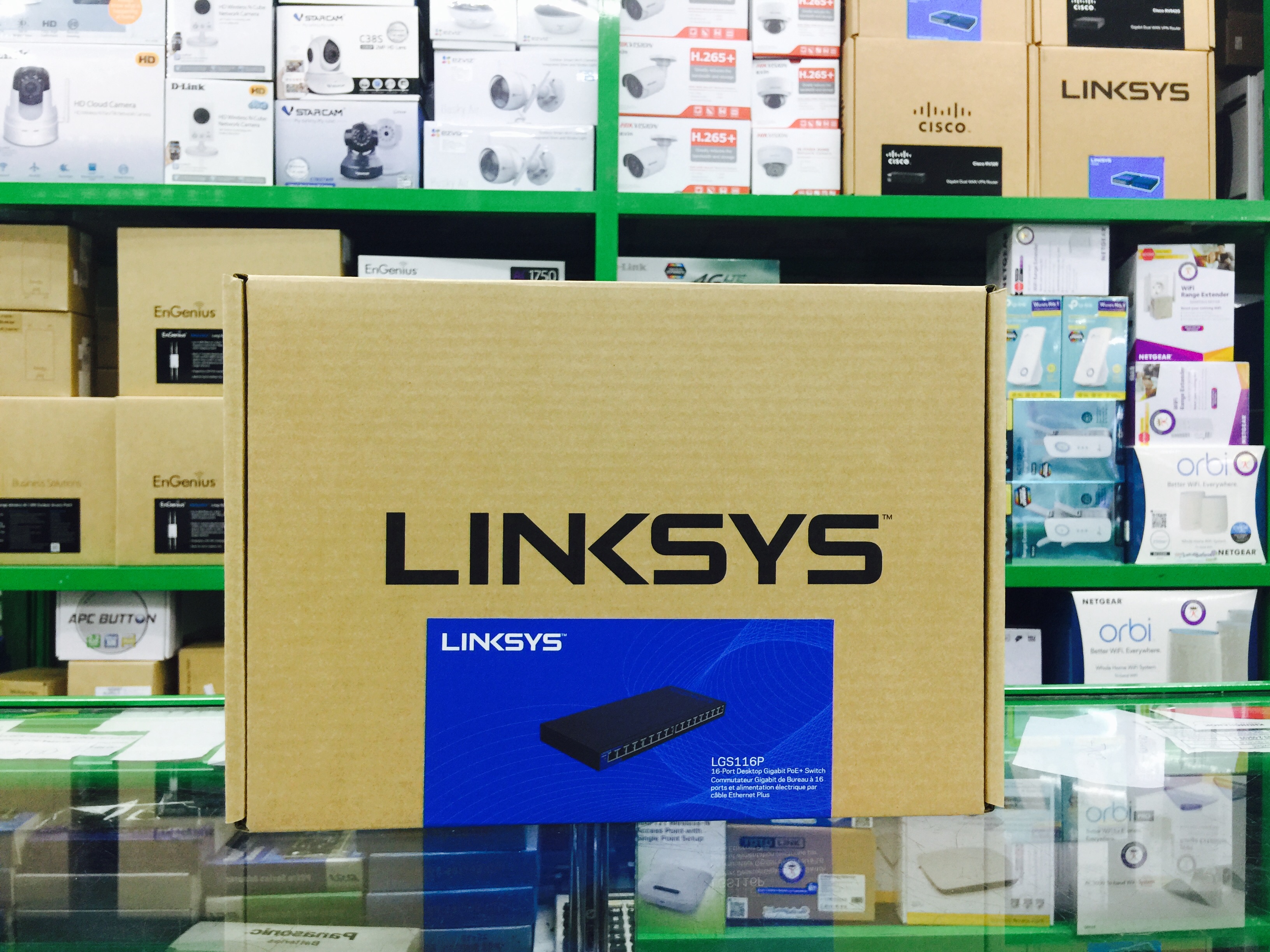 Linksys รุ่น LGS116P 16-Port Business Desktop Gigabit PoE+ ขนาด 16 พอร์ต จ่ายไฟผ่านสายแลนได้ (LGS116P-AP)