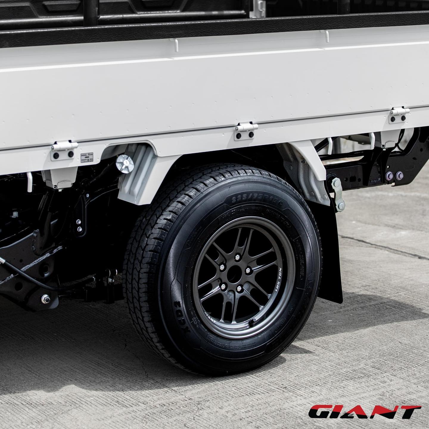 รถ Toyota Hilux Champ ติดตั้งล้อ GIANT XL4