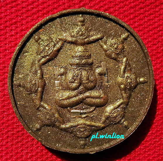 พระปิดตาพังพะกาฬ เนื้อว่านปัดทอง ตะกรุดเงิน 3 ดอก รุ่นมงคลจักรวาลพุทธาคมเขาอ้อ ปี 45