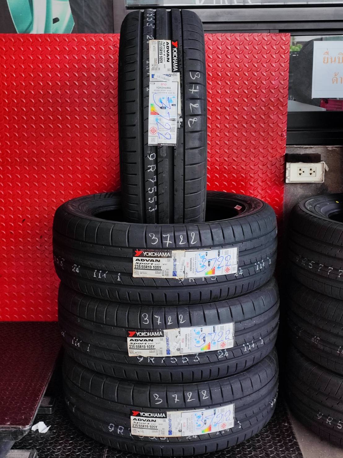 ยาง Yokohama Advan V107 ขนาด 235/55-19