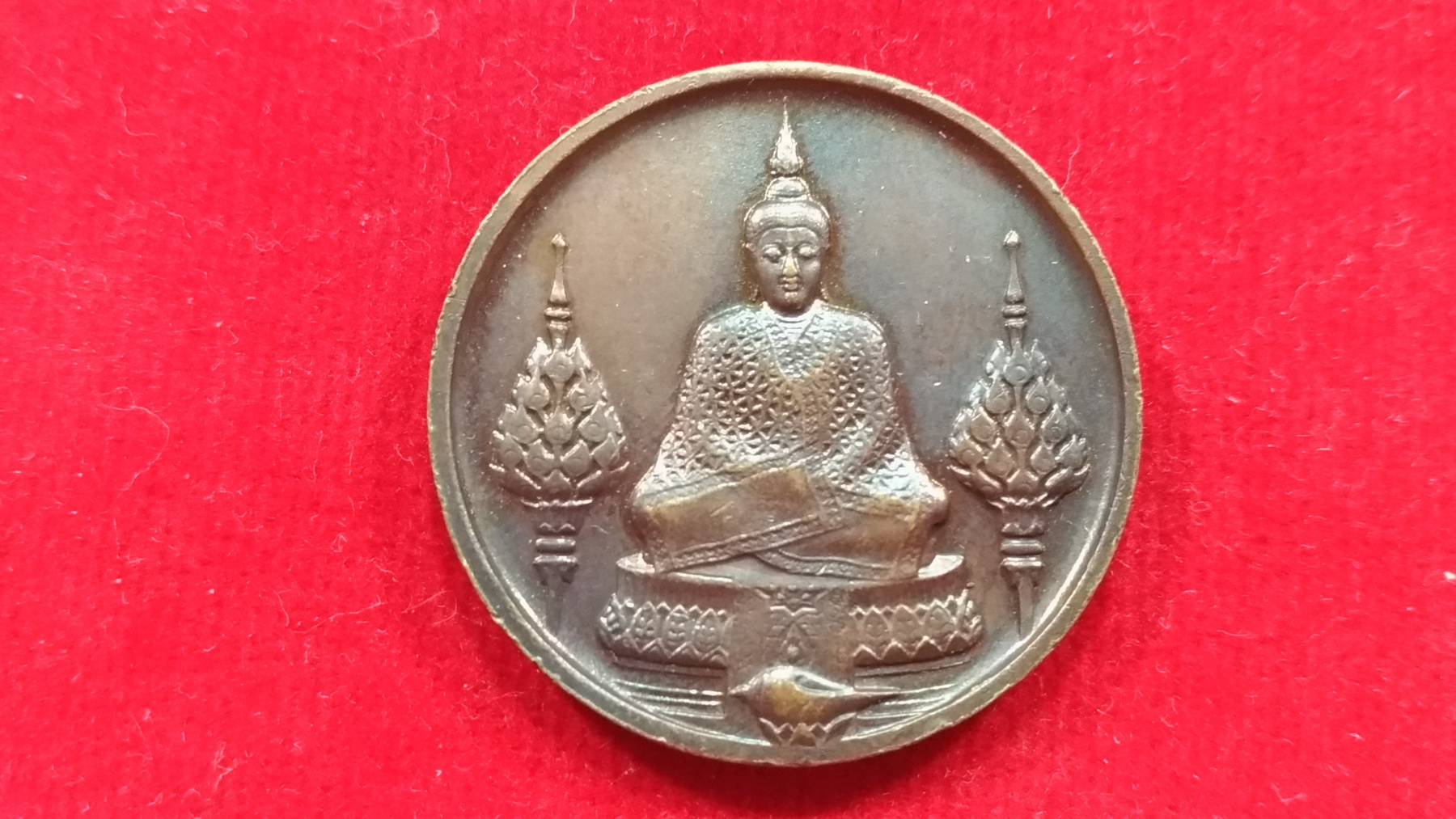 เหรียญพระแก้วมรกต 3 ฤดู ปี 2525 เก่าเก็บ พิธีใหญ่ บล๊อคมีพระราชศรัทธา