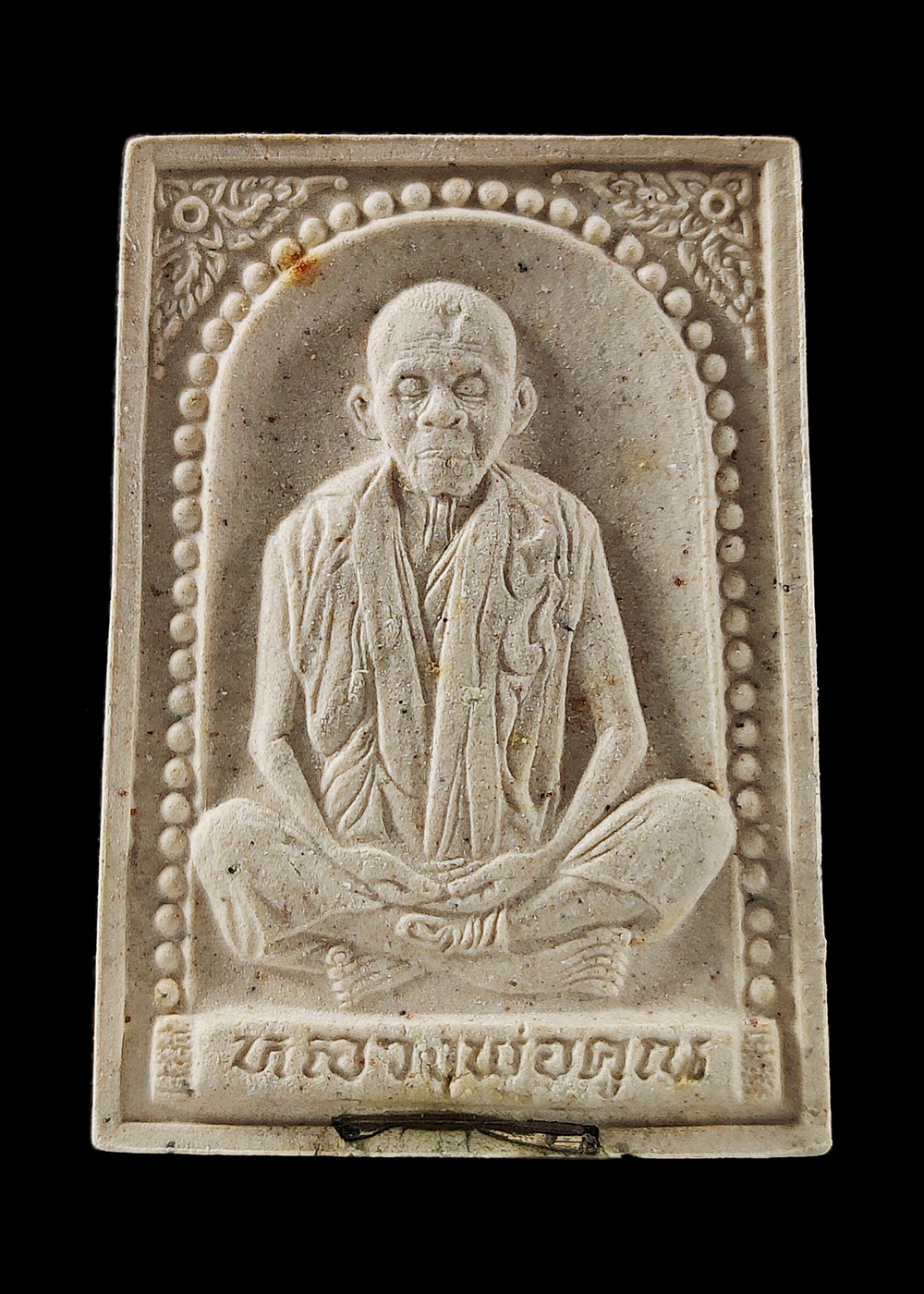 พระผงหลวงพ่อคูณ ปริสุทโธ วัดบ้านไร่ รุ่นเทพประทานพร ปี2536 ฝังตะกรุดเงิน พร้อมกล่องเดิมๆ(No.3)