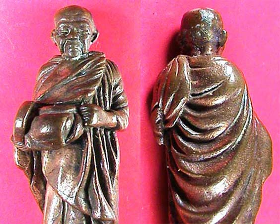 รูปหล่อ หลวงตามหาบัว พิมพ์ยืนอุ้มบาตร อายุ 87 ปี