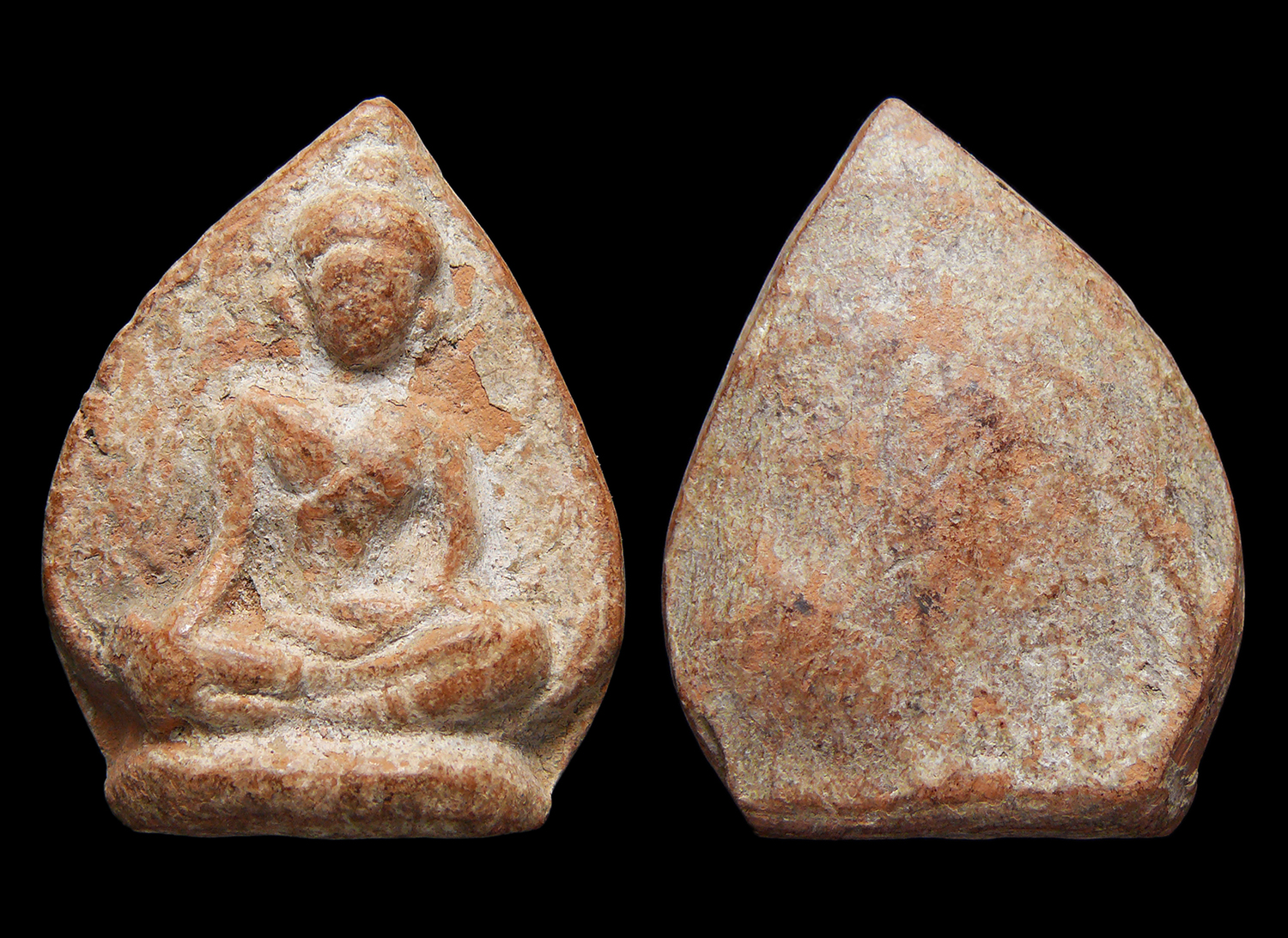 พระร่วงนั่งหลังใบโพธิ์ เนื้อดิน กรุสุโขทัย