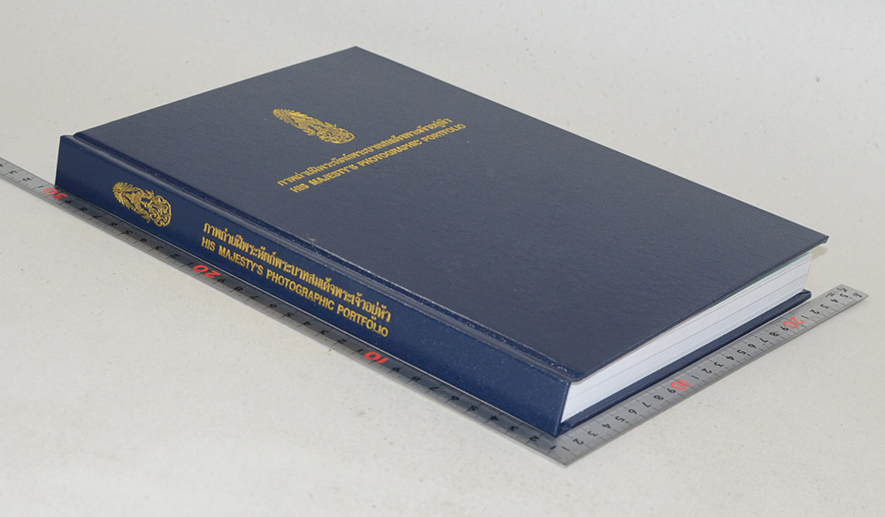 ภาพถ่ายฝีพระหัตถ์พระบาทสมเด็จพระเจ้าอยู่หัว (ภาษาไทย-อังกฤษ / พร้อมกล่อง)