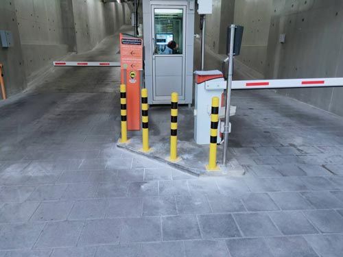 YAMADA เสาจราจรเหล็ก 80cm เหลือง-ดำ (สั่งผลิต)