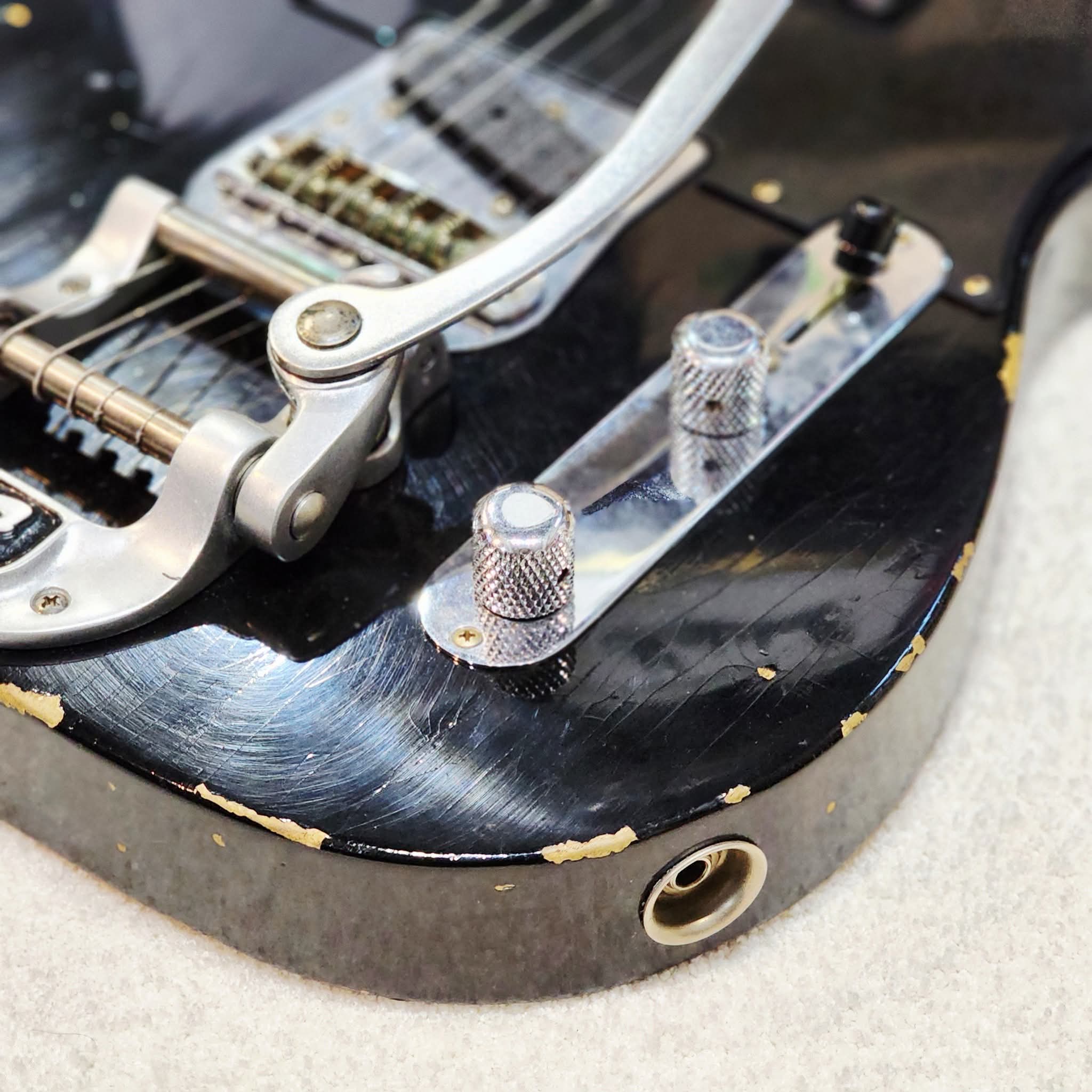 (USED) FENDER Custom Shop Limited Edition '50s Vibra Telecaster Heavy Relic - Aged Black Serial # CZ541777