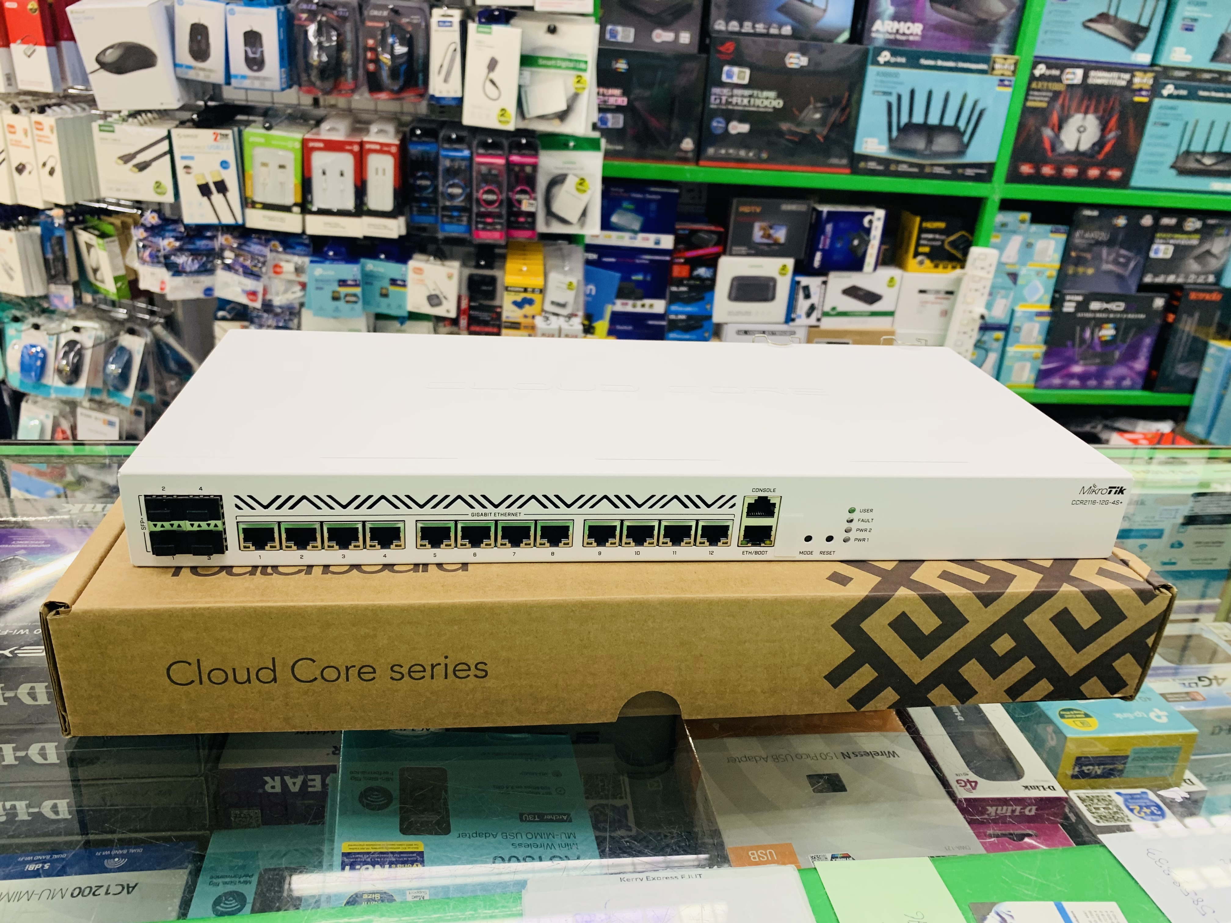 CCR2116-12G-4S+ Cloud Core Router CPU 2.0G 16Core RAM 16GB, 12Port Gigabit, มาพร้อม 4 Port SFP+ ความเร็ว 10Gbps, ROS V7 (ไม่สามารถ Downgrade เป็น ROS V6ได้)