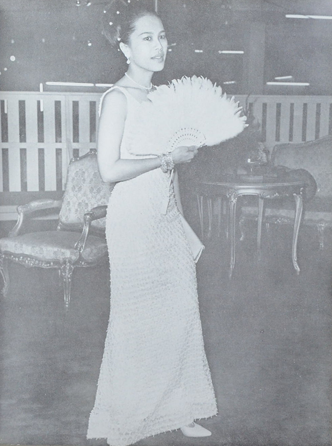 ประมวลพระบรมฉายาลักษณ์ พระราชกรณียกิจ และ พระราชจริยาวัตร (ภาษาไทย-อังกฤษ)