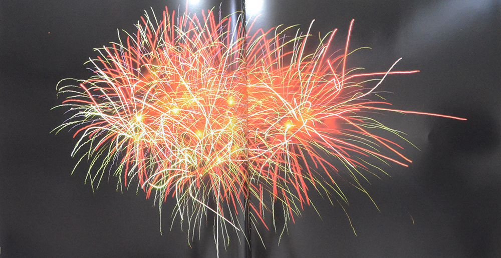 พลุ เฉลิมพระเกียรติ 84 พรรษา (พร้อมกล่อง)