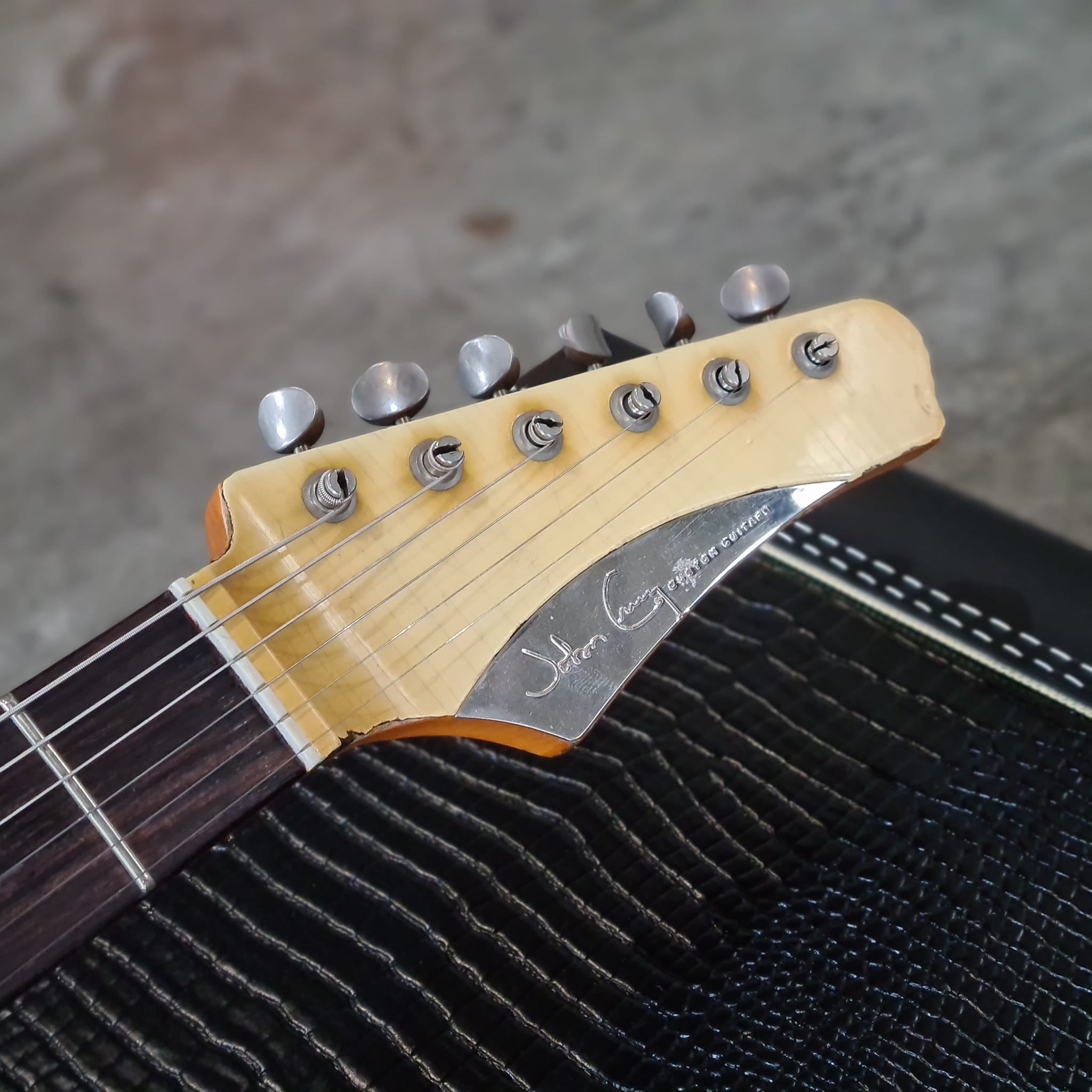 (BRAND NEW) JOHN CRUZ CUSTOM GUITARS - CROSSVILLE ST , VINTAGE WHITE "BATTLE AXE" #JC01010622 (2022)