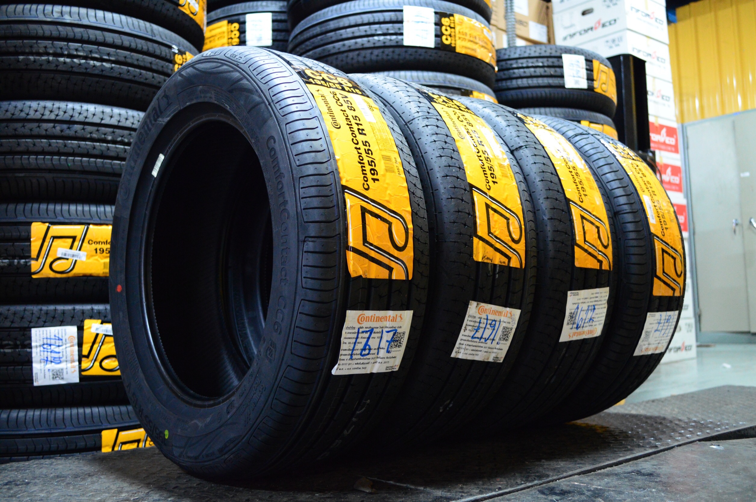 ยางCONTINENTAL ULTRA CONTACT 6 ขนาด 215/65-16ราคาพิเศษ สั่งได้