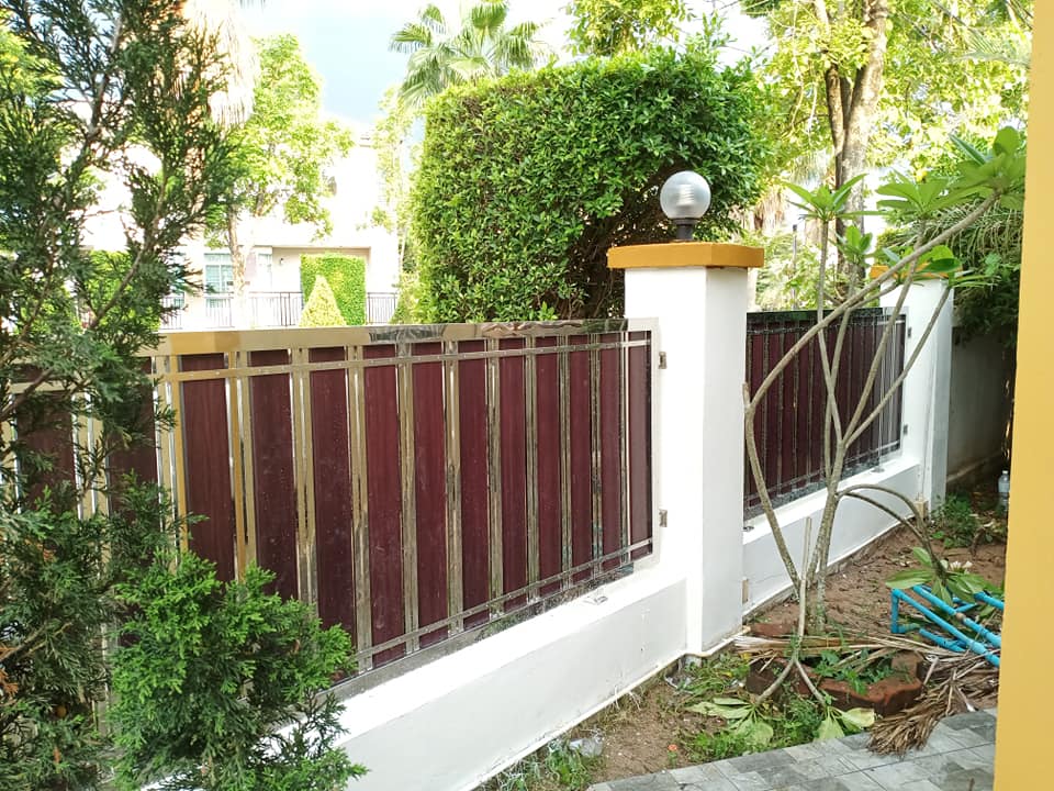 ประตูรั้วสแตนเลสอลูมิเนียมลายไม้ 0932734236 ช่างตั้ม รุ่งเรืองสแตนเลส