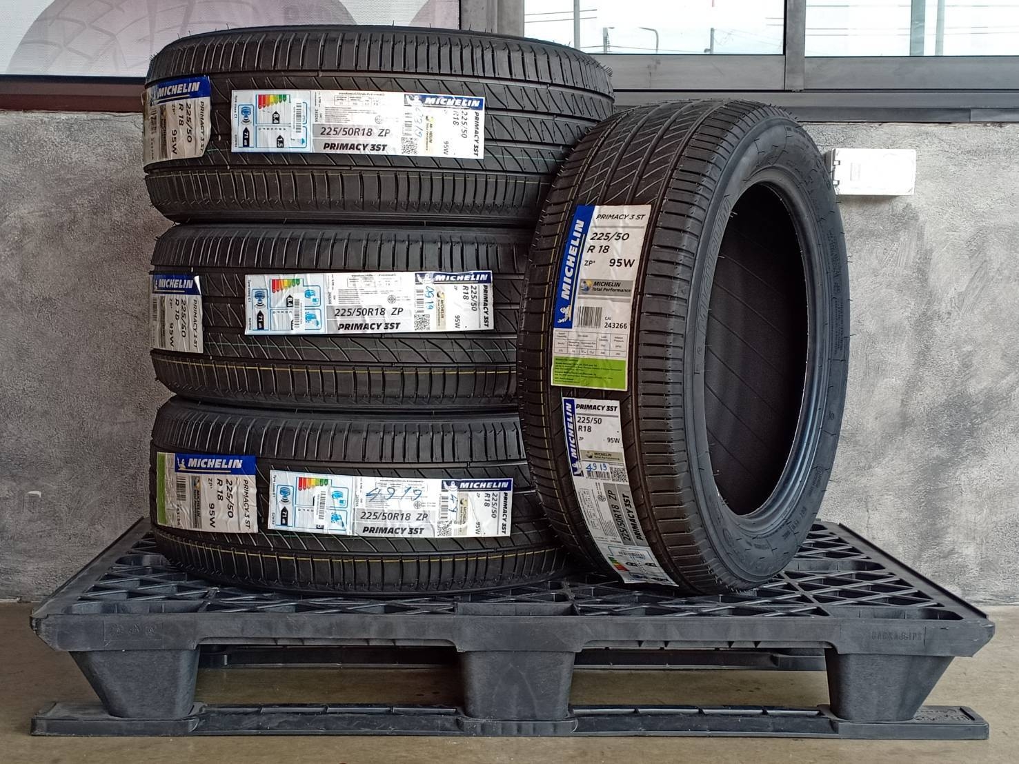 ยาง MICHELIN PRIMACY3 ZP RFT ขนาด 245/40-19