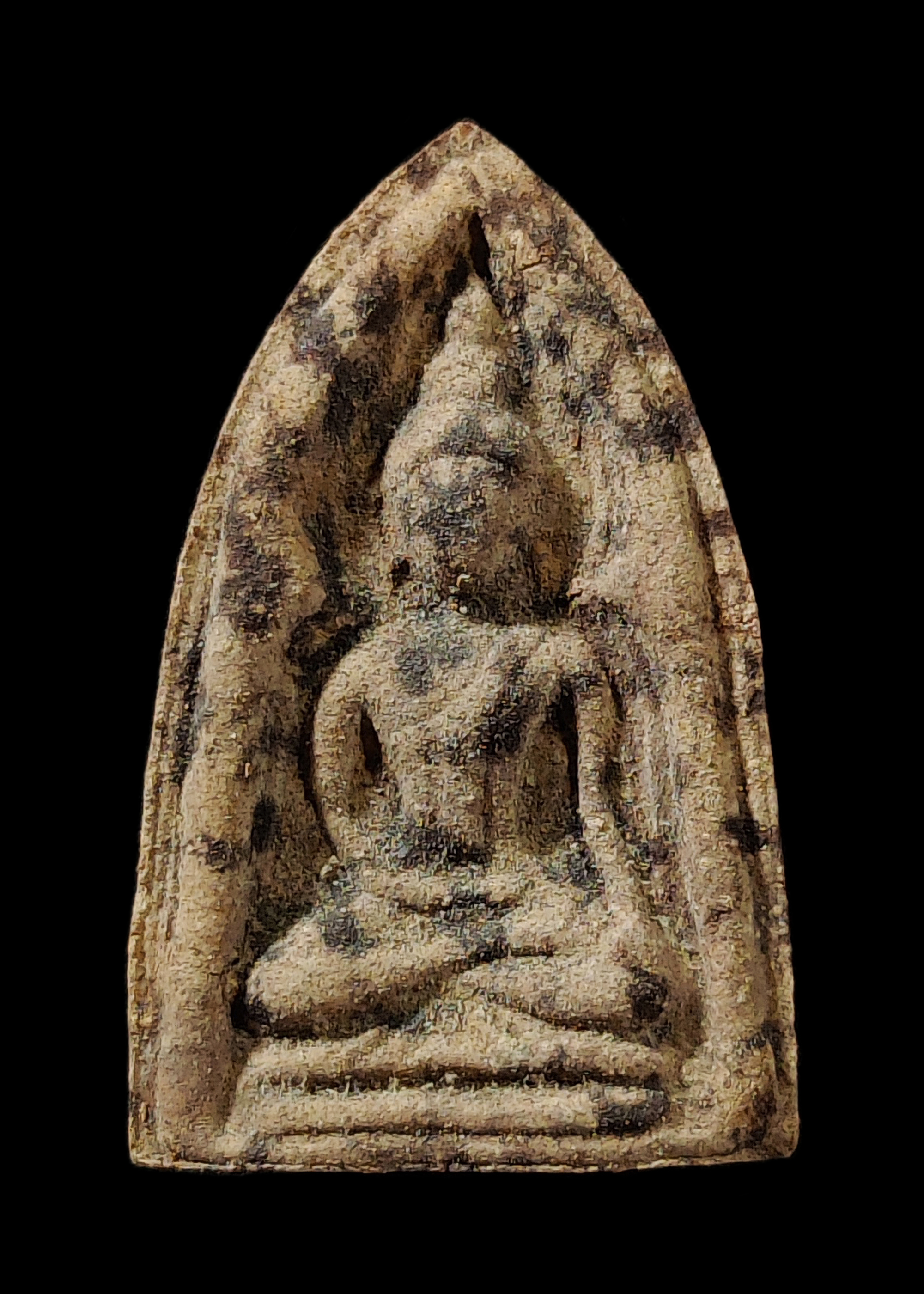 พระนางพญาสดุ้งกลับ เนื้อผงยาวาสนาจินดามณี หลวงปู่เจือ วัดกลางบางแก้ว ที่ระลึกอายุครบ82ปี ปี2550 สภาพสวยพร้อมกล่องเดิมๆ