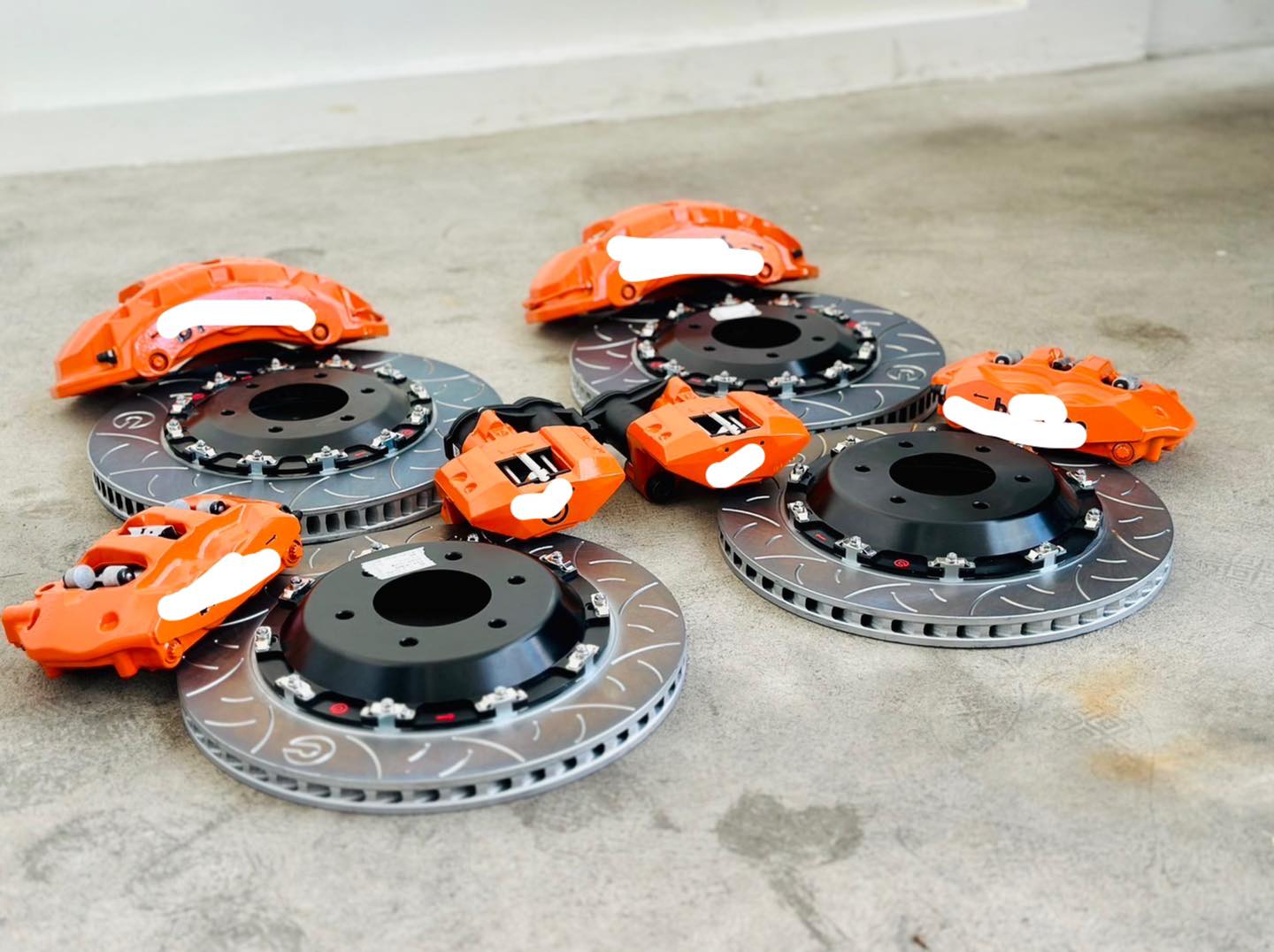 เบรก Brembo Cayenne 18Z สำหรับรถหลายๆรุ่น สั่งได้เลือกสีได้