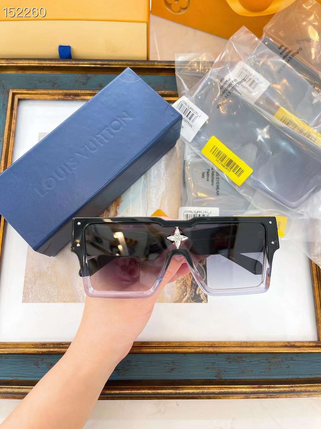 พร้อมส่ง ความฮิป ความหล่อ แบบสะดุด❗️❗️ LOUIS VUITTON 🔥🔥🔥 🔥🔥🔥model : Z1551E 🔥🔥🔥size : 60-12-150 mm 🔥🔥🔥color : ดำไล่เฟรด อุปกรณ์ครบเซทตามแบรนด์ : F