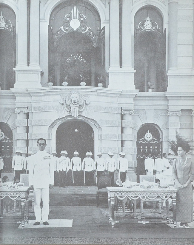 ประมวลพระบรมฉายาลักษณ์ พระราชกรณียกิจ และ พระราชจริยาวัตร (ภาษาไทย-อังกฤษ)