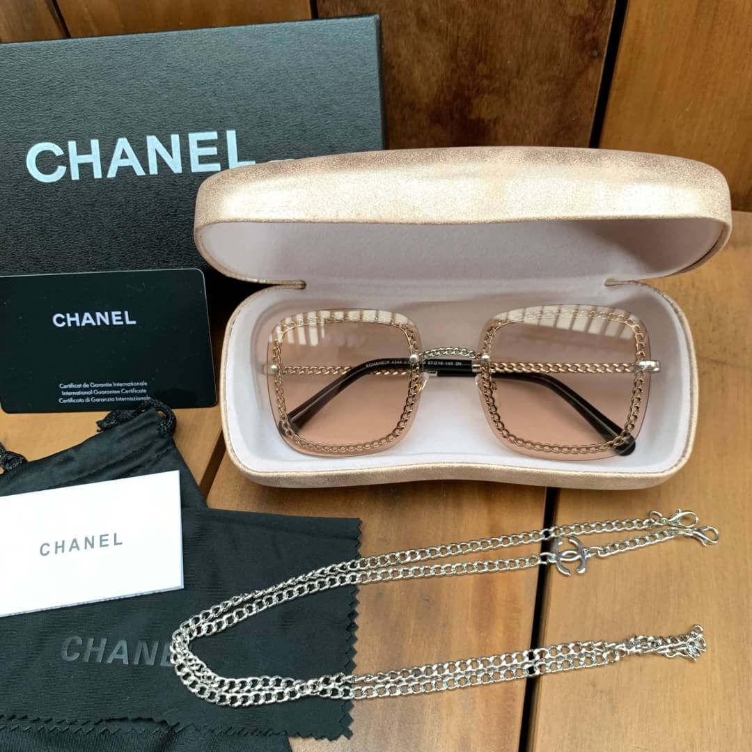 #olschanelglasses Chanel โซ่ งานแฟชั่นล่าสุด🤩 งานเกรด Hi end ปั้มโลโก้ทุกจุด เทียบแท้1:1 ราคา 2200 บาท อุปกรณ์ครบเซทใหญ่ตามแบรนด์ : Full set ✅รับประกันความพอใจ👍🏼 ***ถ่ายจากสินค้าจริง เกรด Hi end เท่านั้น สอบถามเพิ่มเติมได้ที