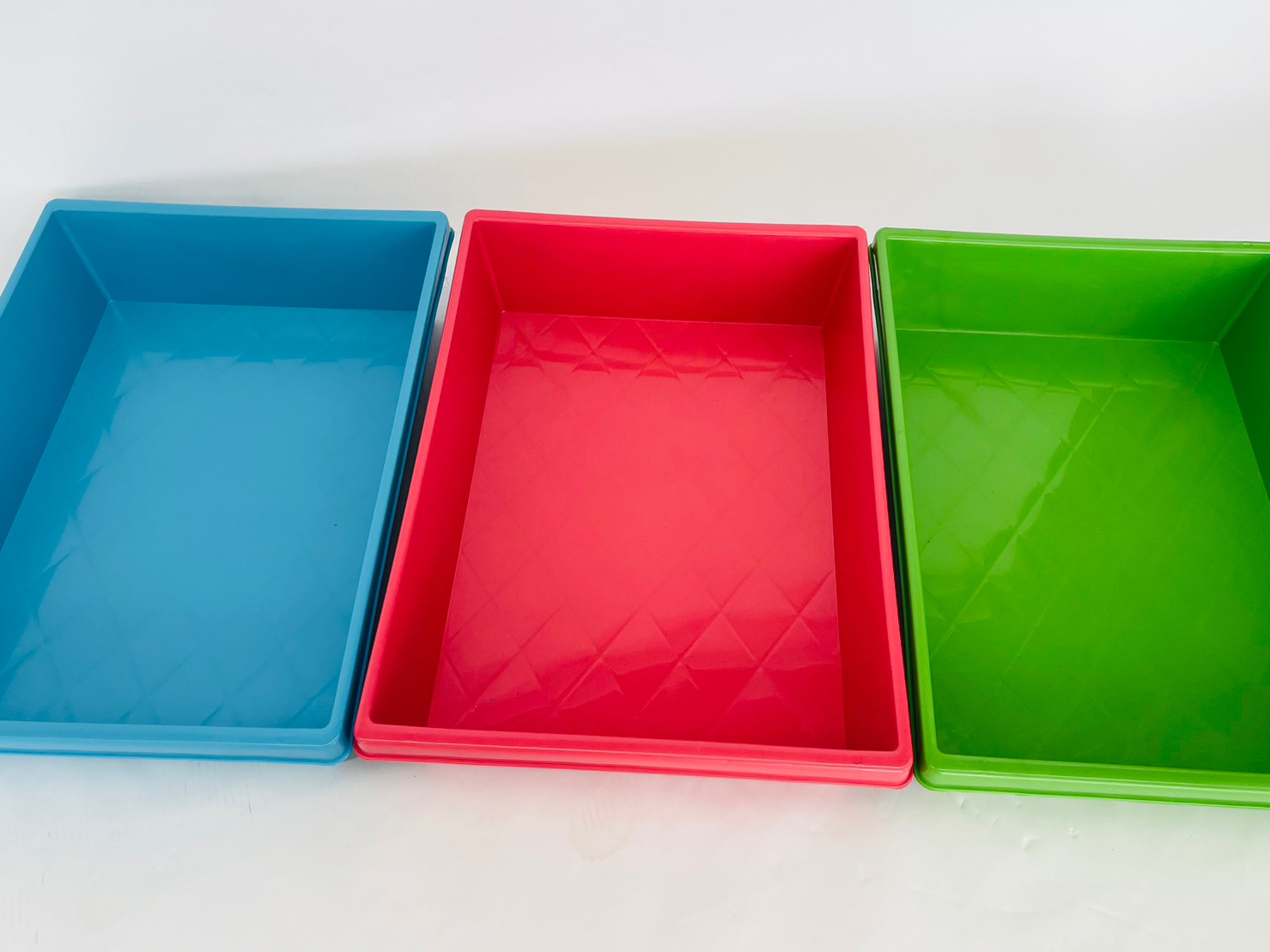 ชมพู ฟ้า เขียว